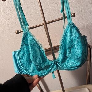 Vassarette Aqua Lace Bra